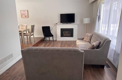 Georgetown House | Charming 3-Bedroom Home in Quaint Countryside Retreat with Modern Comforts