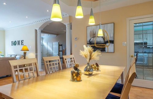 East York House | Charming 4-bedroom house in lovely Toronto with AC, WiFi