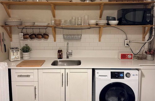 Little Portugal Apartment | Charming apartment on Queen St W and Ossington Ave near Trinity Bellwoods Park