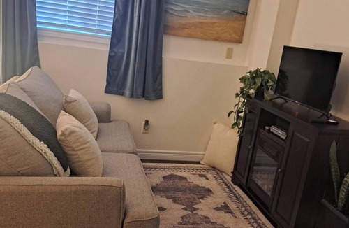 Wheatley Apartment | Charming apartment Walk to Beach & Marina Spacious Bedroom