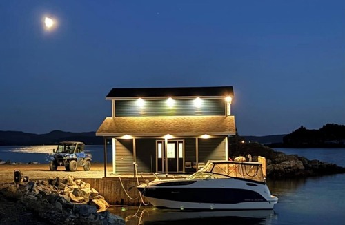 Burlington Cabin | Charming boat house by the Ocean in beautiful Smith's Harbour, NL with WiFi
