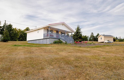 Found Mills House | Charming Cavendish-Area Cottage with River Views—Peaceful PEI Retreat