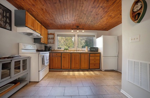 South Bruce Peninsula Cottage | Charming Cottage on the River