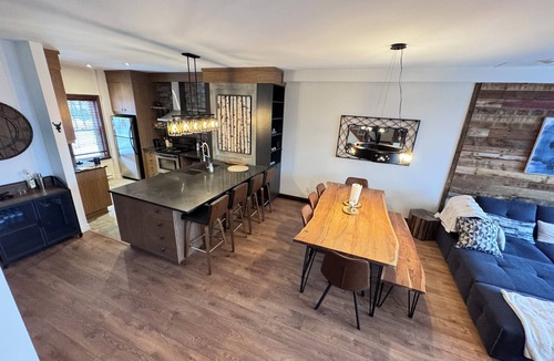 Mont-Tremblant Village Apartment | Charming condo with a huge view at 8min skiing mountain - pool and tennis !