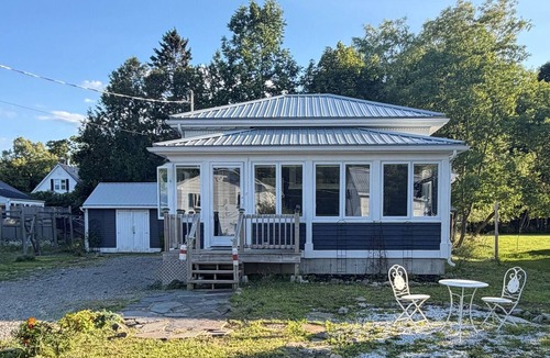 St. Andrews Cottage | Charming, cottage in the heart of St. Andrews! Screened in porch/back deck/BBQ