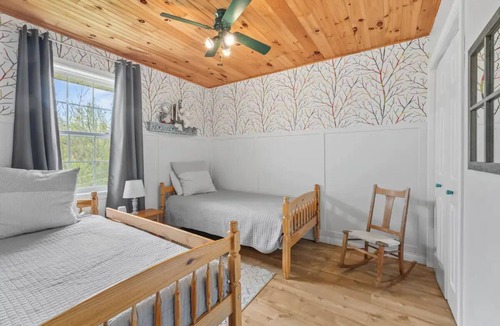 Darnley House | Charming cottage on quiet lane with private shoreline and views of Malpeque Bay