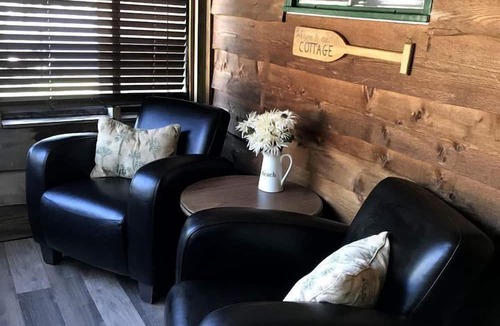 Nipissing Cottage | Charming Cottage With Breathtaking Views of Lake Nipissing, Ontario