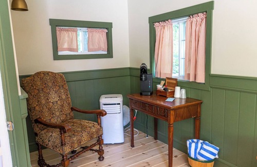 Saint Patrick Cabin | Charming Countryside Cabin. Pet-Friendly!