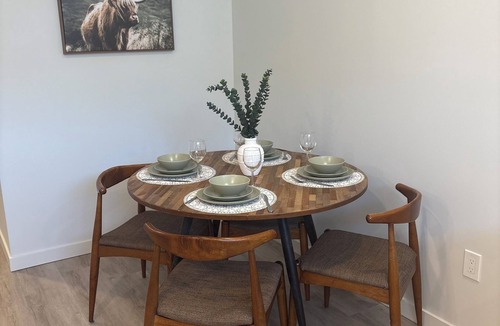Okotoks Apartment | Charming & Cozy 1-Bd Suite. Perfect for a Gateway