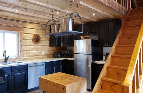 Algonquin Highlands House | Charming Family Lakefront Cottage in Algonquin Highlands