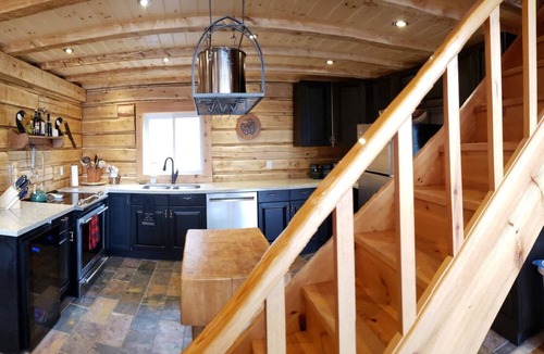 Algonquin Highlands House | Charming Family Lakefront Cottage in Algonquin Highlands