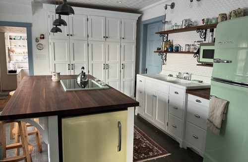 Saint Patrick Cottage | Charming Historic Ocean Front Cottage on the Bay of Fundy