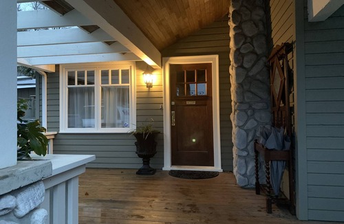 North Vancouver House | CHARMING HOME Close to Nature and City