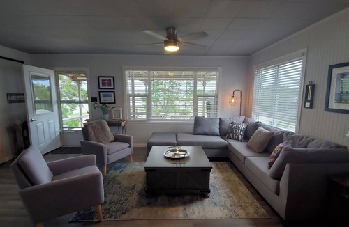 Saugeen Shores Cottage | Charming Lakefront Cottage with Spectacular Views