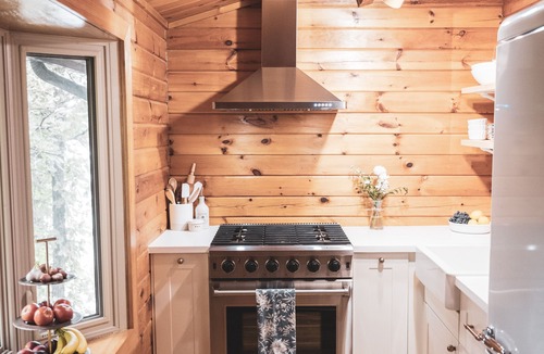 Seguin Cottage | Charming Lakefront Cottage