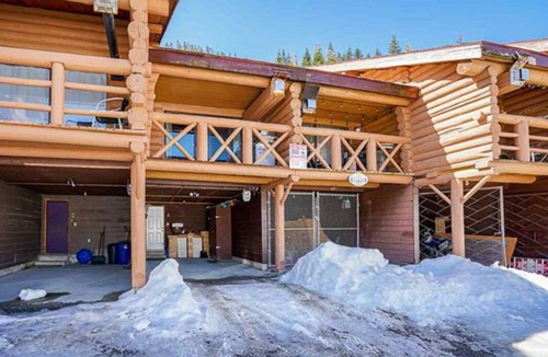 Hemlock Valley Cabin | Charming log cabin Explore Hemlock Valley Harrison Hot Springs Chehalis Weaver L
