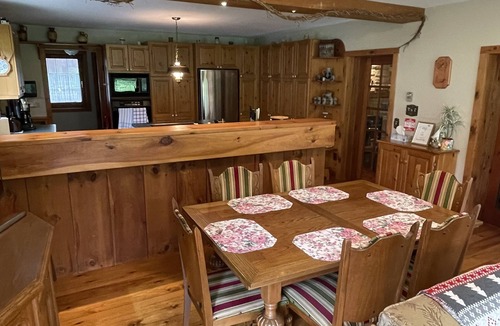 Caledon House | Charming Log Home - 25 private acres in Caledon