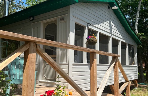 Monetville Cabin | Charming, quiet & rustic cabin on the French River with enclosed porch and deck