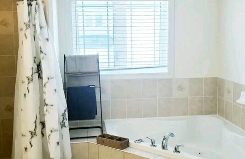 Richmond Hill House | Charming Richmond Hill Home - Your Home Away from Home in a quiet area