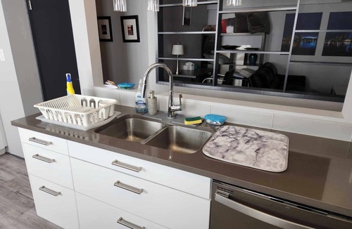 Kensington-Cedar Cottage Villa | Charming upper-level Haven- 3 bedroom home