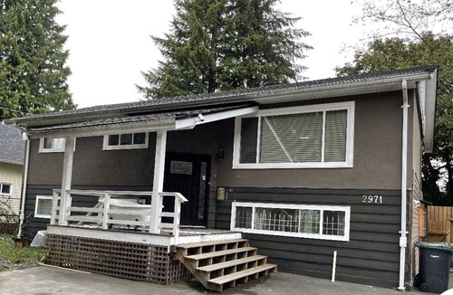Coquitlam House | Charming, well lit 3 bedroom 1.5 bathroom house