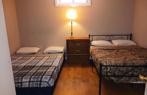 Rosemount House | CheapSleep Room Near Kitchener Airport- 24X7 Checkin