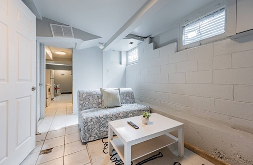 Rockcliffe - Smythe House | Cheerful 1-bedroom 1-living-room walkout basement