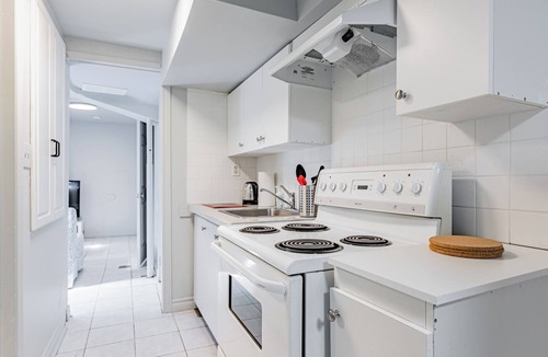 Rockcliffe - Smythe House | Cheerful 1-bedroom 1-living-room walkout basement
