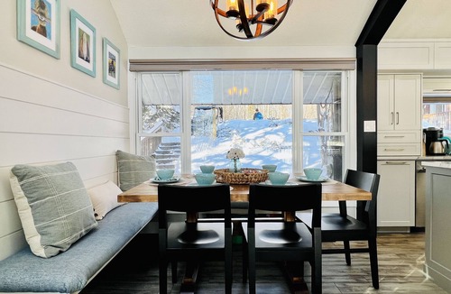 Kearney Cottage | Cheerful 4 Bedroom Lakefront Cottage+Guest House Near Algonquin Park