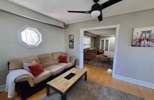 Collingwood House | Cheerful Family Home Close To Ski Hills