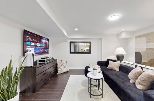 Pickering House | Chic 2BR Suite Stylish Stay w/Kitchen + Backyard