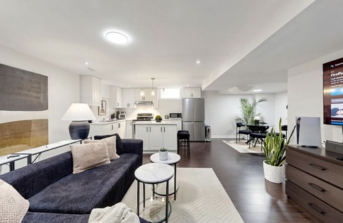 Pickering House | Chic 2BR Suite Stylish Stay w/Kitchen + Backyard