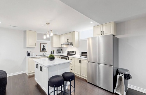 Pickering House | Chic 2BR Suite Stylish Stay w/Kitchen + Backyard