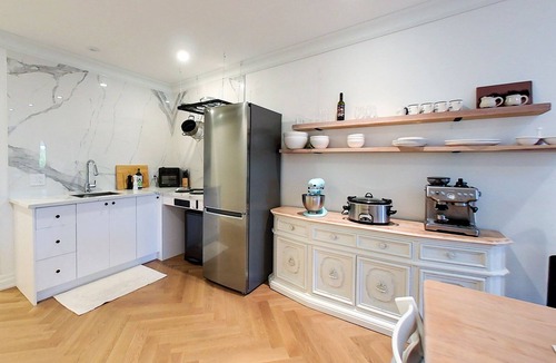 Meaford Apartment | Chic Retreat Downtown Meaford 2 min to Georgian bay and ~20 min to ski hills