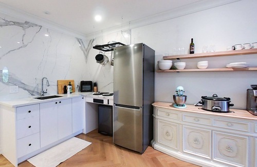 Meaford Apartment | Chic Retreat Downtown Meaford 2 min to Georgian bay and ~20 min to ski hills