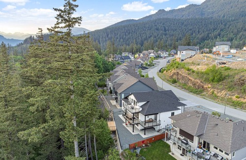 Agassiz House | Chic Retreat in Agassiz