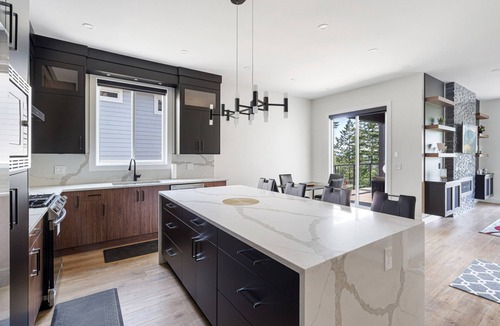 Agassiz House | Chic Retreat in Agassiz