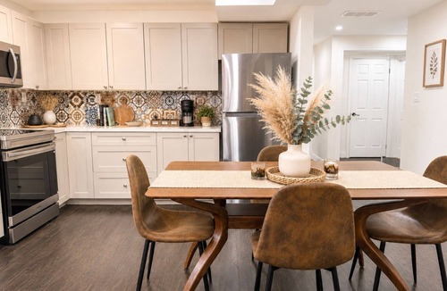 Newmarket House | Chic Spacious 2BR Home Near Yonge St