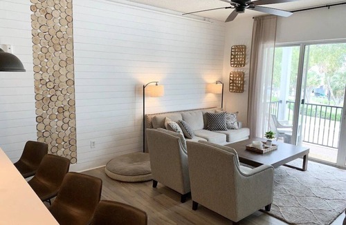 Kitsilano Condo | City Lights & Kits Vibes: Walk to Kits Beach & Granville Island!