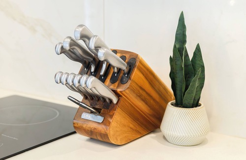 Lower Lonsdale Apartment | City & Trail Studio Dog-friendly