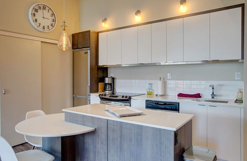 Kelowna Central Business District Apartment | City views getaway