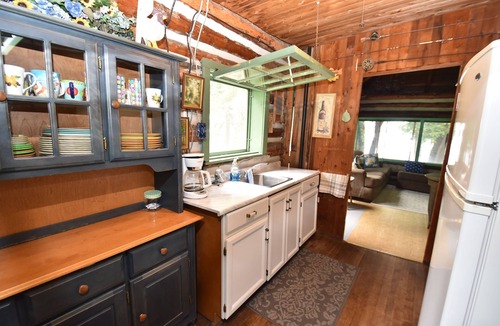 Beckwith Cottage | Classic log cottage on Mississippi Lake 5 min to Carleton Place 30 min to Ottawa