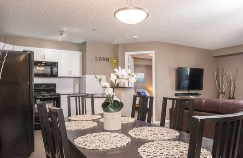 Invermere Condo | Classy Comfort | Outdoor Pool/Hot Tub | PS3 | Gym