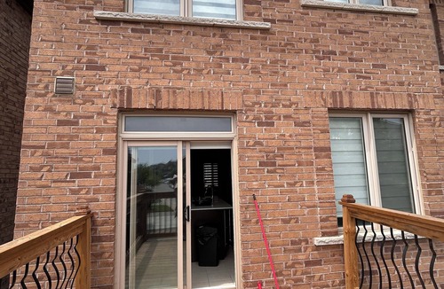 Brampton House | Clean home sleep 13+wifi Netflix parking 7beds
