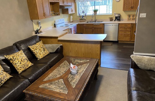 Aldergrove House | Clean safe double bedroom, comfy bed, keyless entry, no stairs, on bus routes