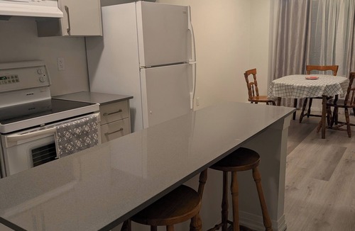 Cambridge House | Clean, spacious 3 bedroom townhouse. Family friendly, relaxing stay free Wifi.