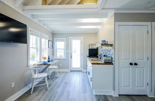 Boutiliers Point Cottage | Coastal Bunkie Retreat | Near Halifax | Sauna Access | Private Beach