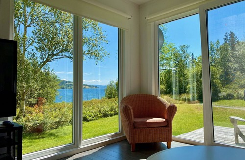 Baddeck House | Coastal Getaway Overlooking Bell Estate