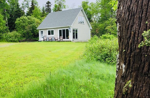Baddeck House | Coastal Getaway Overlooking Bell Estate