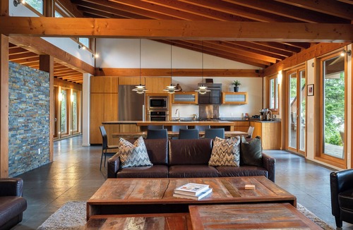 Tofino House | Coastal View-Rated top place to stay on the inlet!